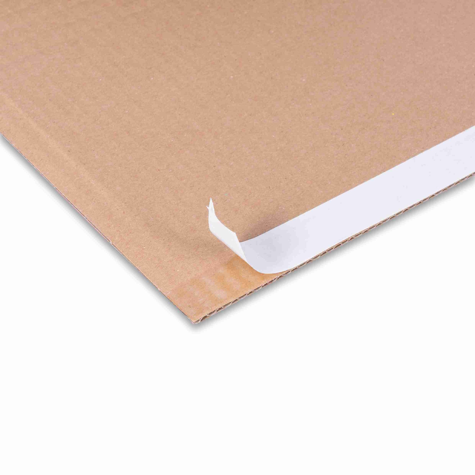 Model Versandverpackung – für Format A4 – 300 × 213 × 60 mm, braun, Wellkarton, selbstklebend – 1 Stk., ab 1'200 Stk.