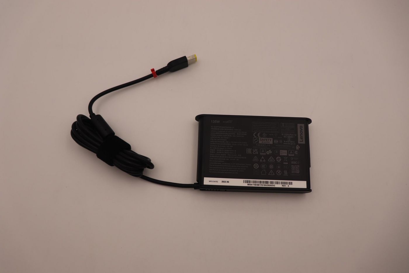 Lenovo FRU5A10V03264 Geräte-Netzteil 135 W – für Lenovo-Notebooks