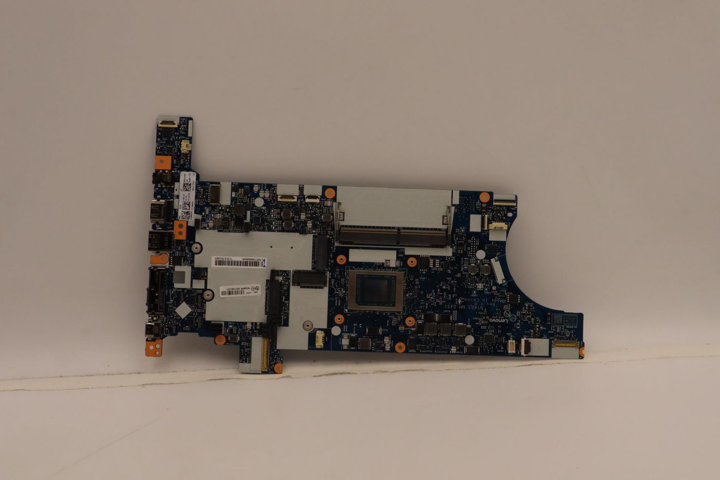 Lenovo FRU5B21C82267 Systemboard – AMD Ryzen 7 PRO 5850U, 16 GB – 27,8×16,4×0,6 cm, 0,11 kg