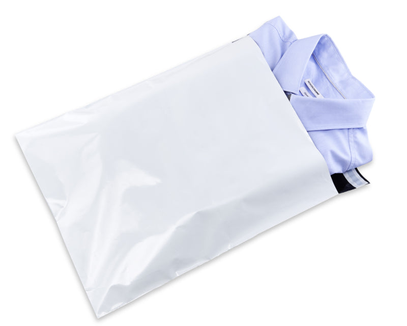 Master'in Polyversandtasche – 325 × 400 mm, selbstklebend, PE, weiss/innen schwarz – 1'000 Stk.