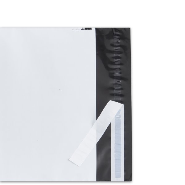 Master'in Polyversandtasche – 325 × 400 mm, selbstklebend, PE, weiss/innen schwarz – 1'000 Stk.