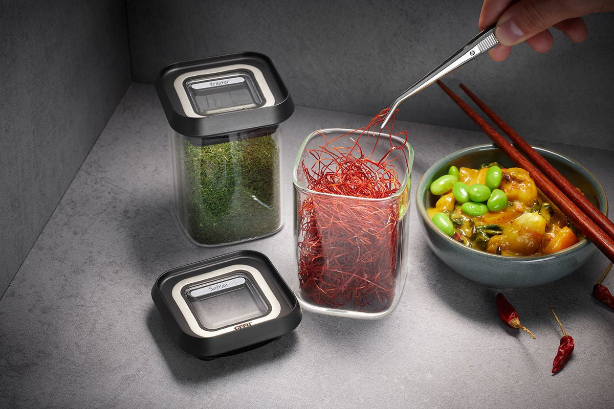 GEFU PANTRY Mini – Vorratsdose 180 ml, 7 × 7 × 9,2 cm, Kunststoff, transparent/schwarz