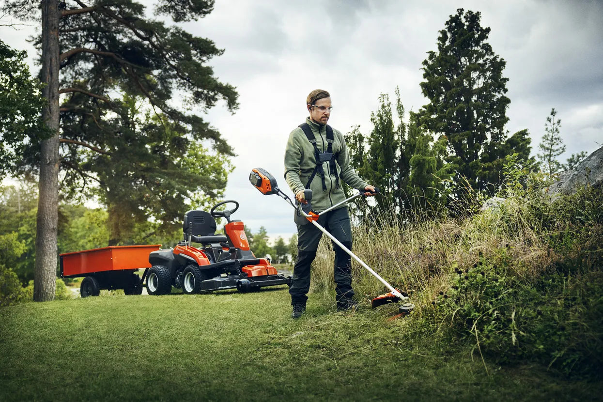 Husqvarna 325iR Akku-Motorsense – 36 V – Schnittbreite 420 mm – Klinge & Nylonschnur – Solo