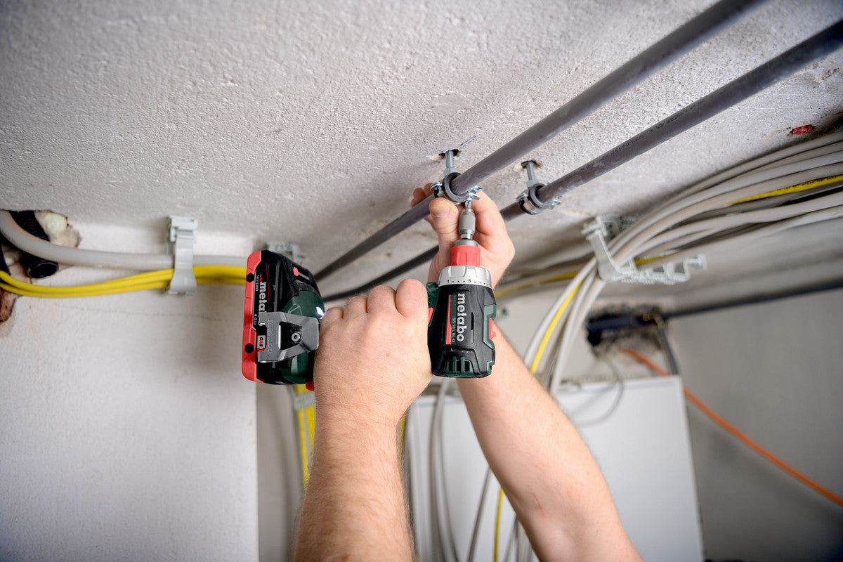 Metabo Akku-Bohrschrauber BS 18 L BL Q – 18 V (CAS) – Spindelhals – 65 Nm – 2×2,0 Ah & Ladegerät – Koffer