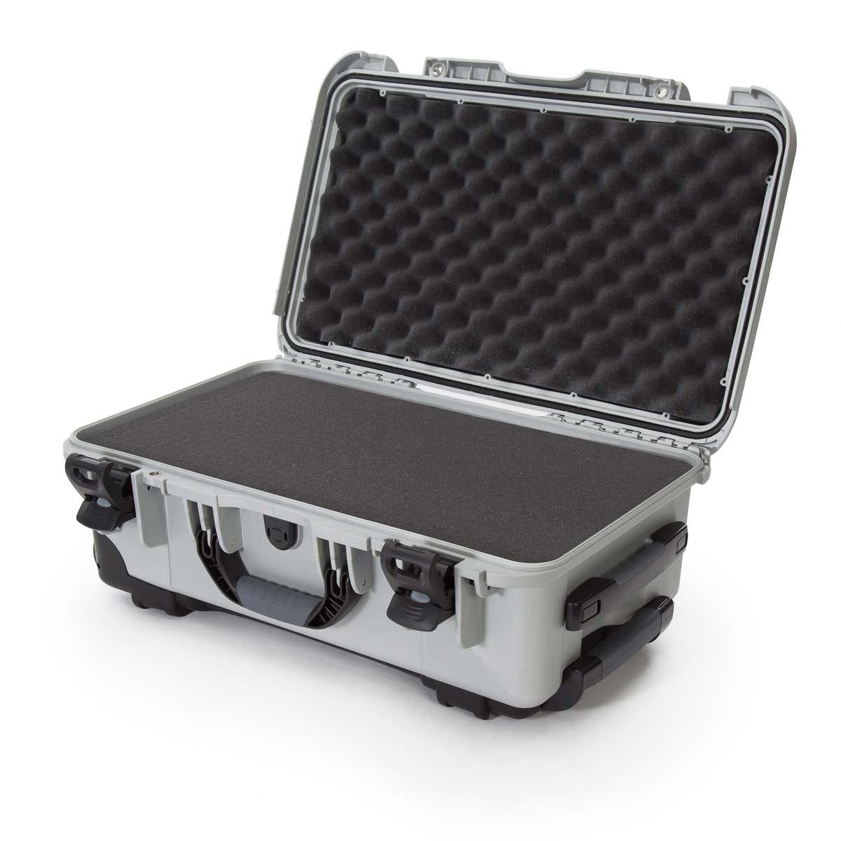 Nanuk Schutzkoffer 935 mit Schaum – 28,5 l, Kunststoff, Silber, 55,9 × 22,9 × 35,6 cm