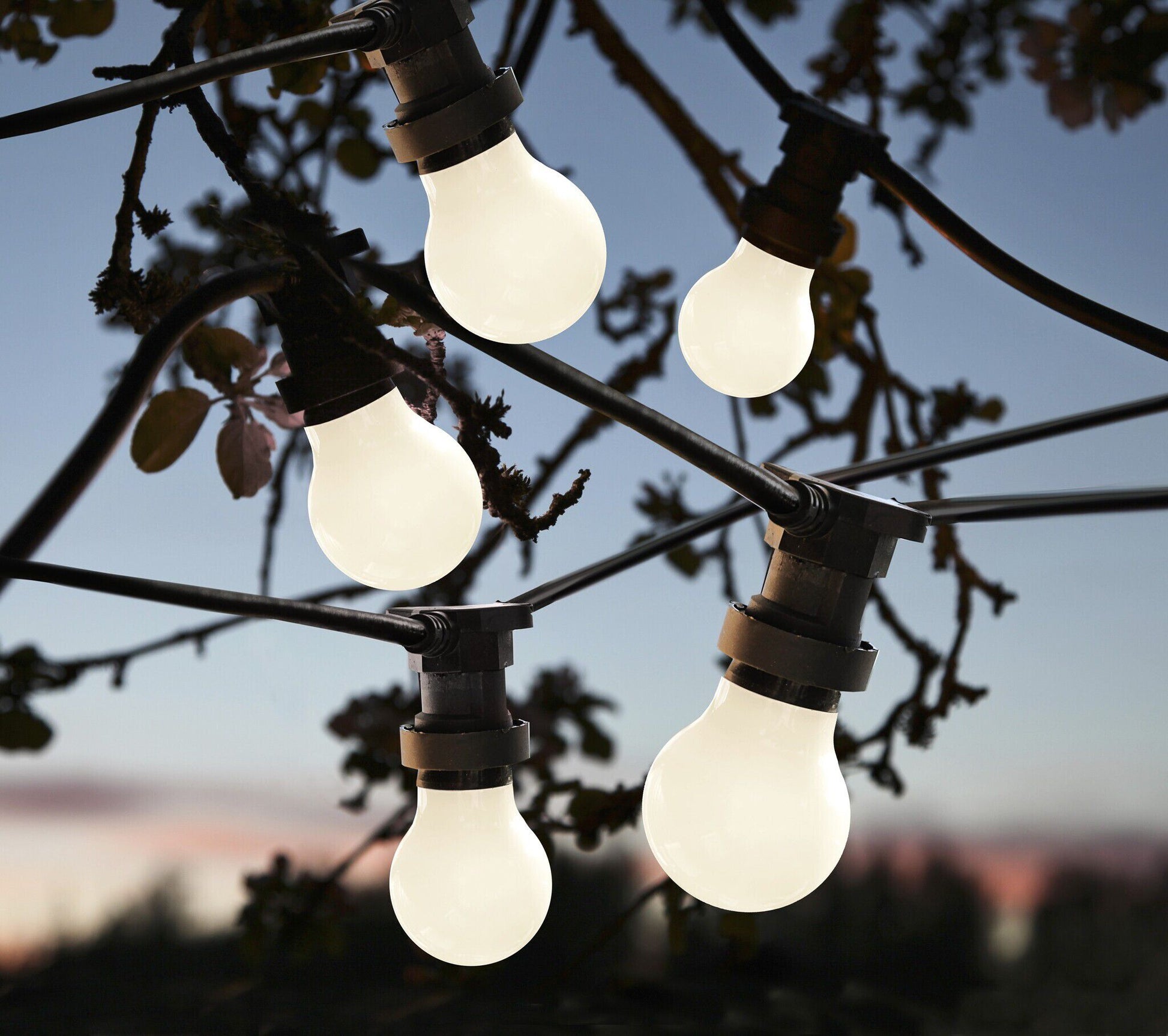 M. Schönenberger Schönenberger Lichterkette 87.7001.15WW-2 – 15 m – 10 W – Warmweiss, 2700 K – IP44 – Netzbetrieb – Schwarz