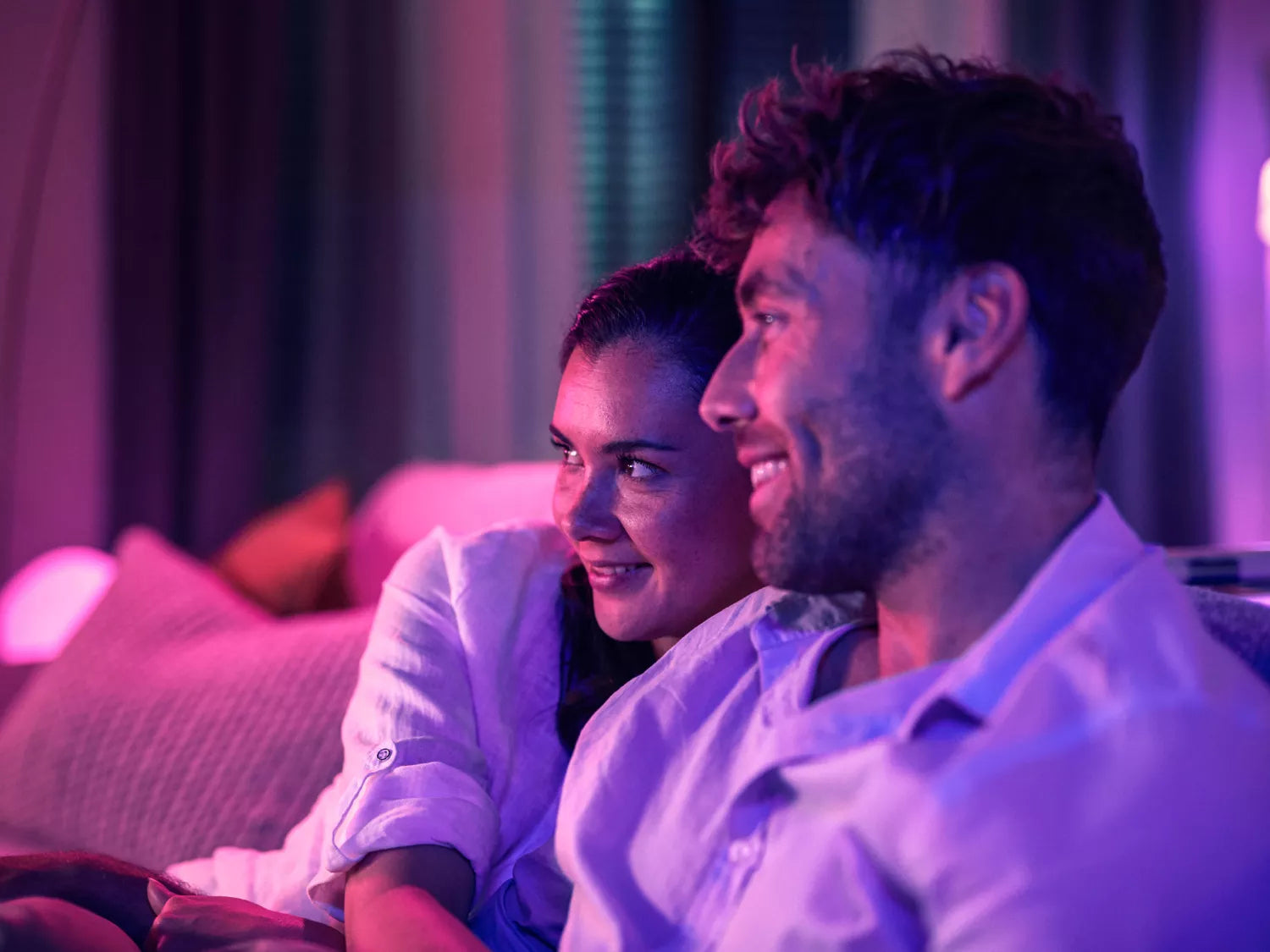 Philips by Signify Philips Hue LED-Strip Gradient Lightstrip 65 – 2,54 m, 1020 lm, 2000–6500 K, dimmbar, BT/Zigbee, für 65"