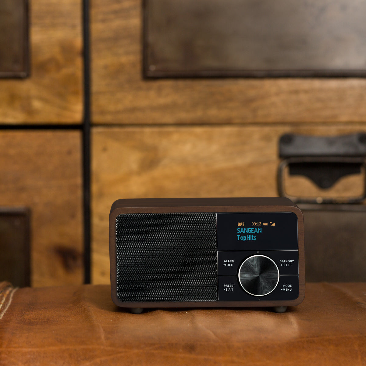Sangean DDR-7 – Radiowecker DAB+/FM, Bluetooth, 18 h Akku – Dunkelbraun
