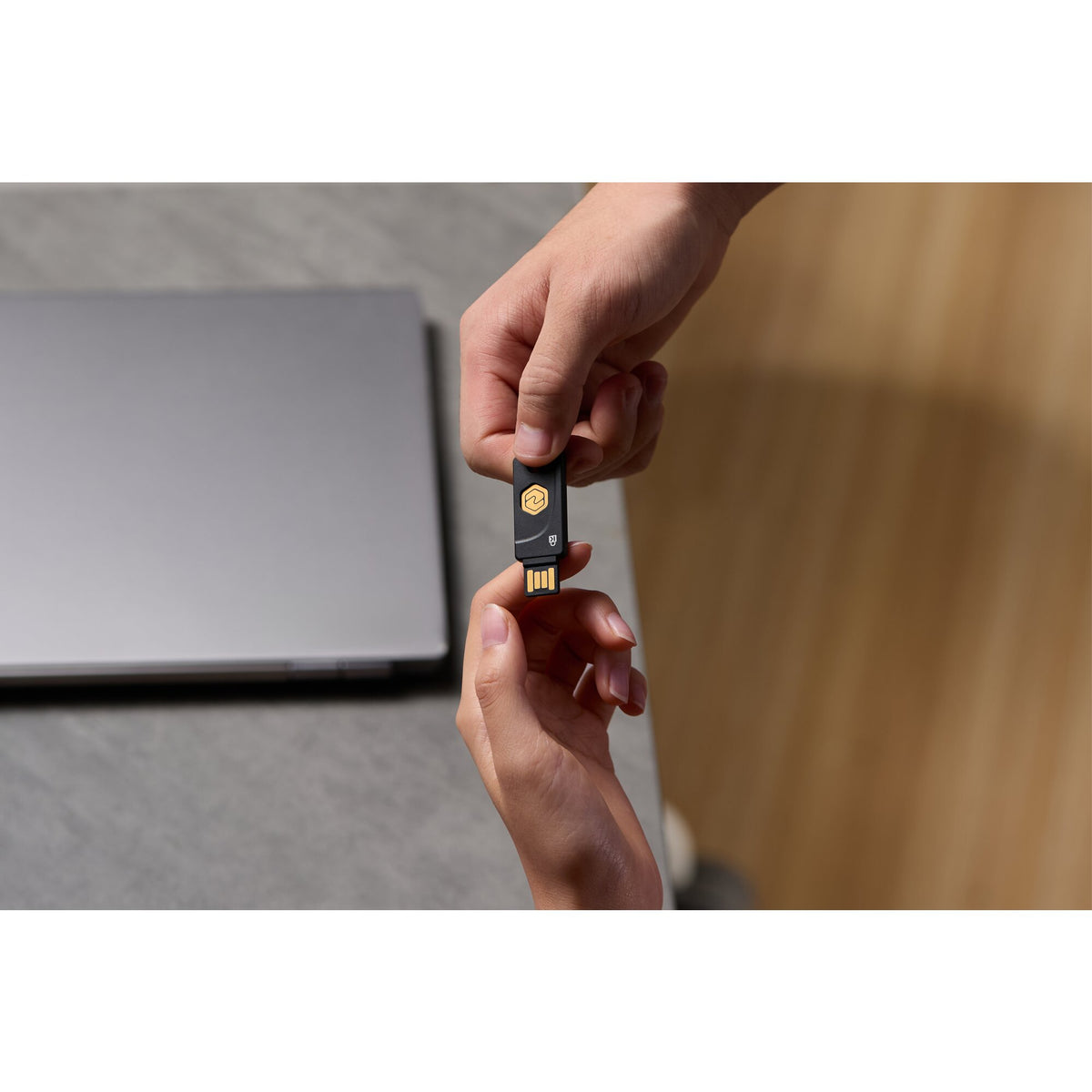 Kensington USB-Adapter – USB-A (Stecker) – VeriMark NFC+ – FIDO2 Level 2 – für Windows, Mac
