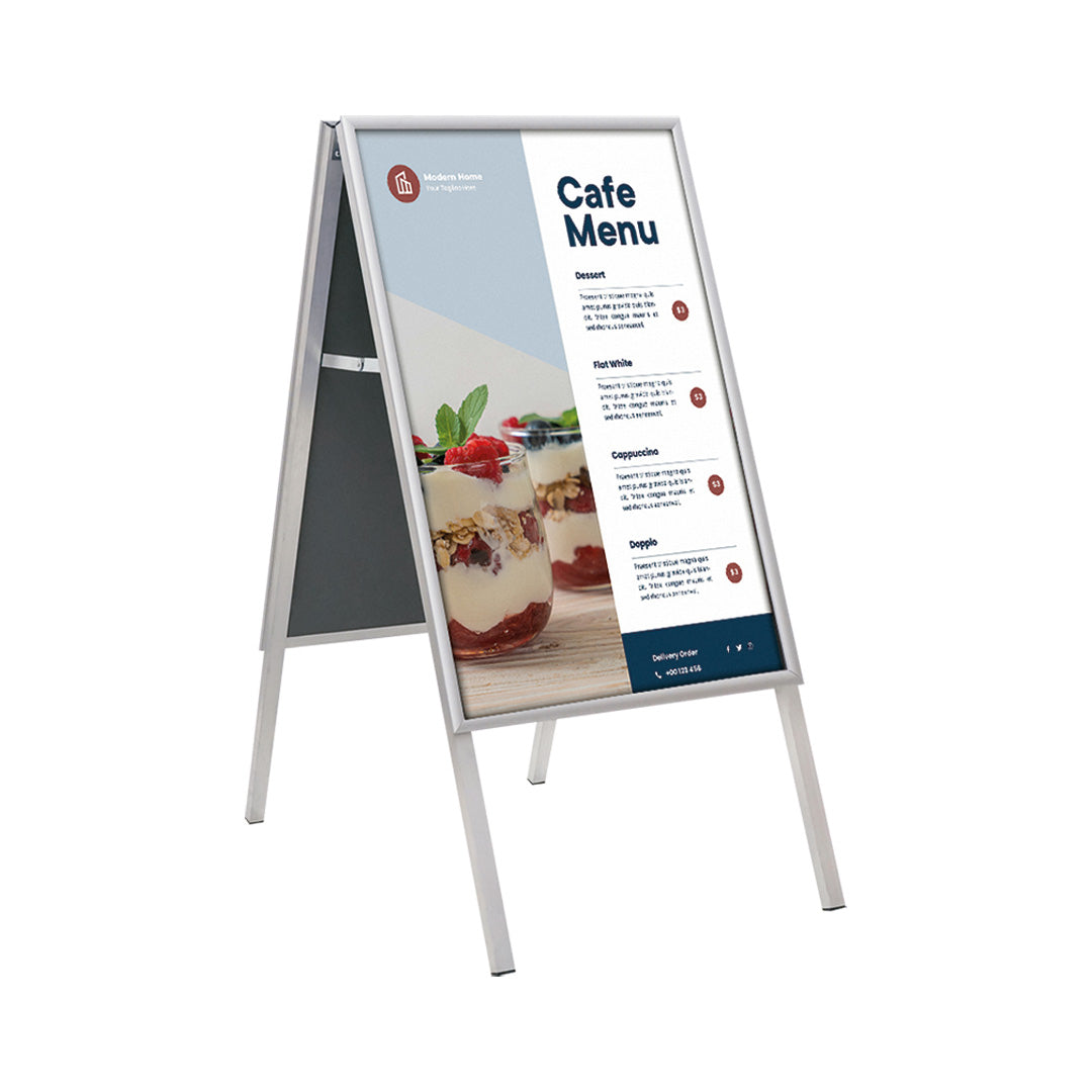Europel Plakatständer CLASSIC – silber, Kunststoff-Rückwand, 770×100×1220 mm