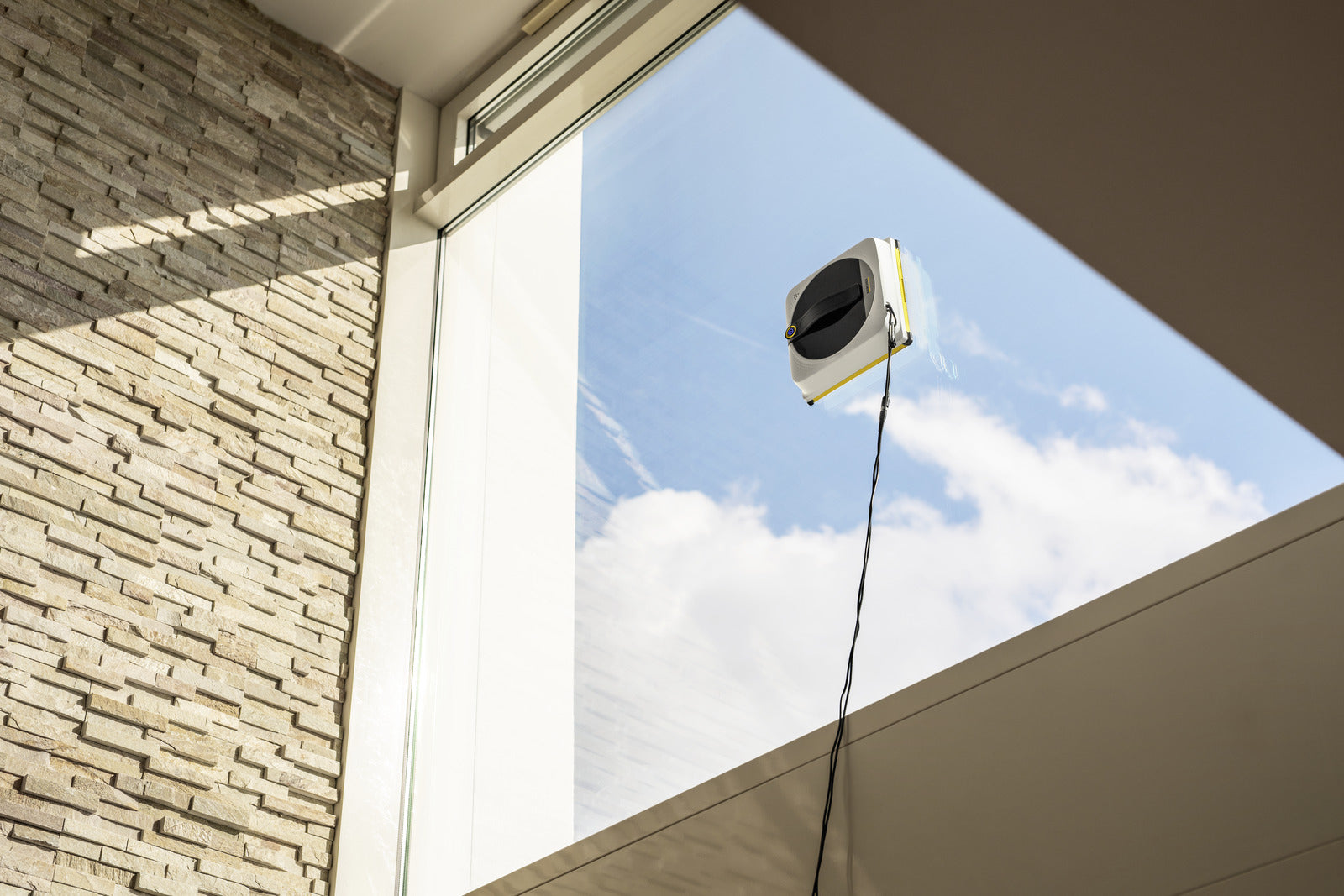 Kärcher Fensterreinigungsroboter RCW 4 – 0,15 l Frischwassertank – Weiss – 25,6 × 26,4 × 7,2 cm