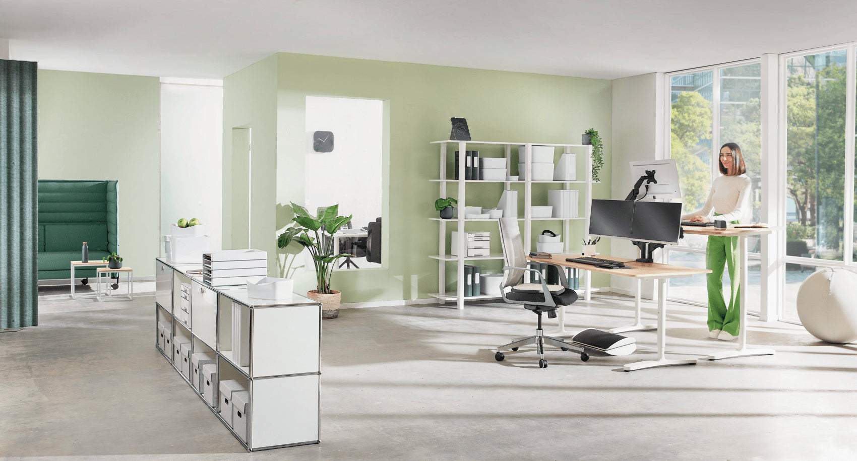 Leitz Ergo 65380089 – Monitorarm, Tischklemme/Tischdurchführung, bis 32", VESA 75 × 75/100 × 100 mm, 9 kg
