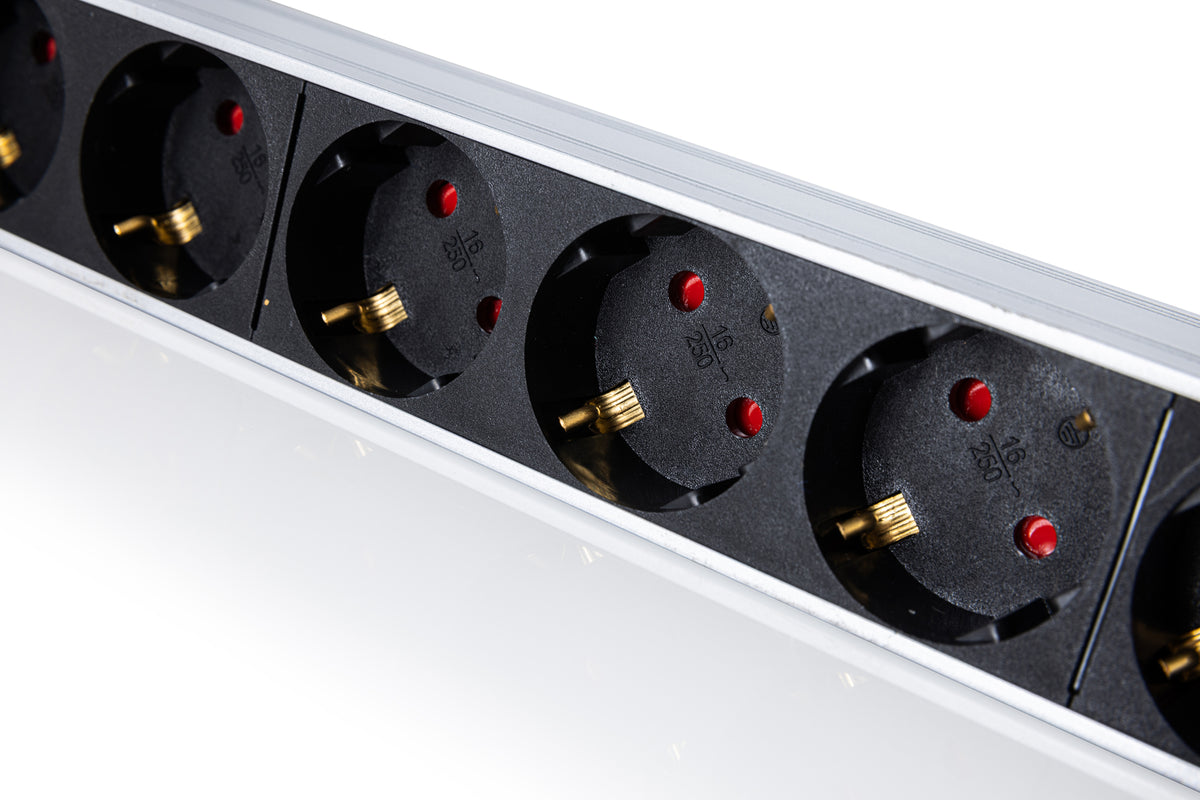 Digitus Rack-PDU – Standard, 1-ph, 1U Rack, 16 A 230 V, 9×Schuko (Typ E/F), 2 m