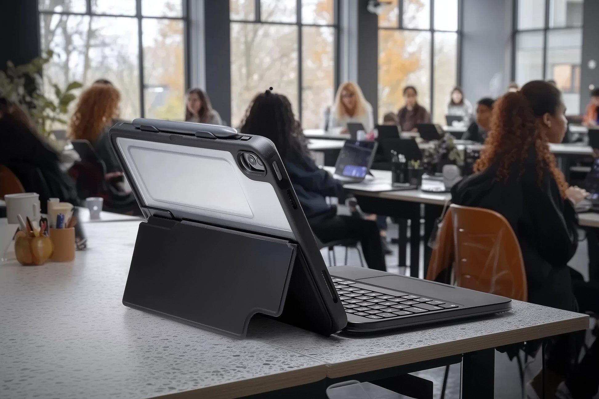 ZAGG Tough Keys – Tastatur, kabelgebunden (USB-C), CH-Layout (DE-CH) – für iPad 10,9" & 11"