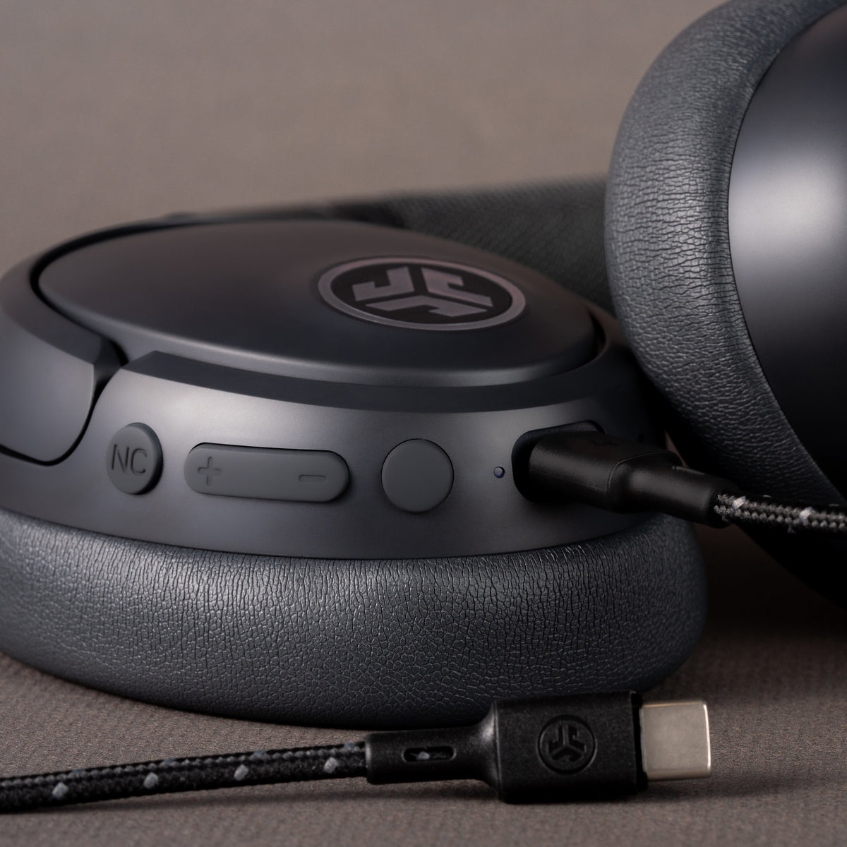 JLab JBuds LUX Over-Ear Kopfhörer – Stereo, BT, ANC, Graphit, BT 5.3