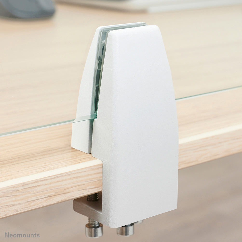 Neomounts Hygieneschutzschild – 1'200 × 650 mm, transparent, mit Montageset, für Tischplatten 0–25 mm