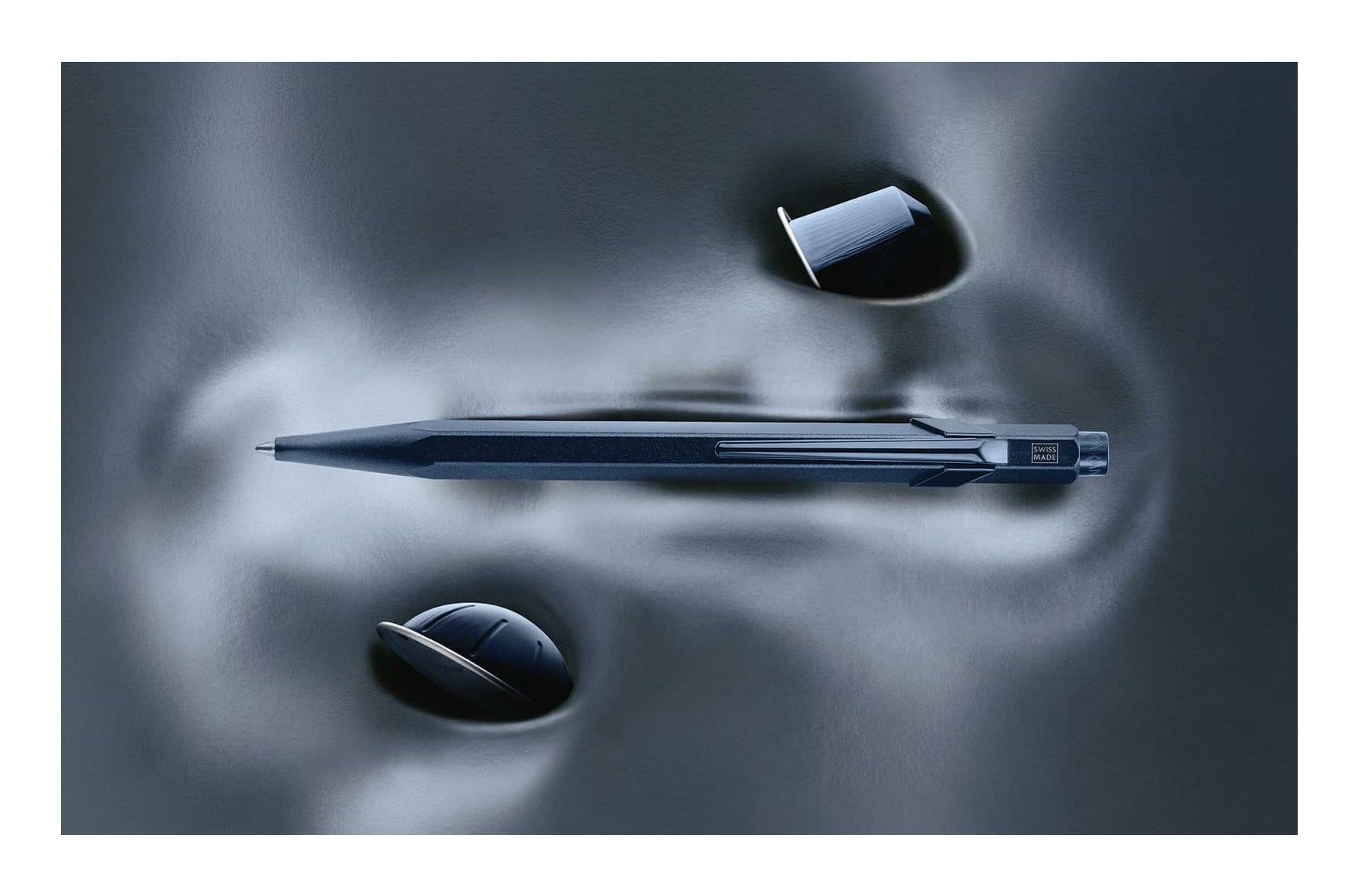 Caran d-Ache Caran d'Ache 849 Nespresso Edition 6 Kugelschreiber – Schwarz, Medium, Druck, Aluminium, Blau, nachfüllbar