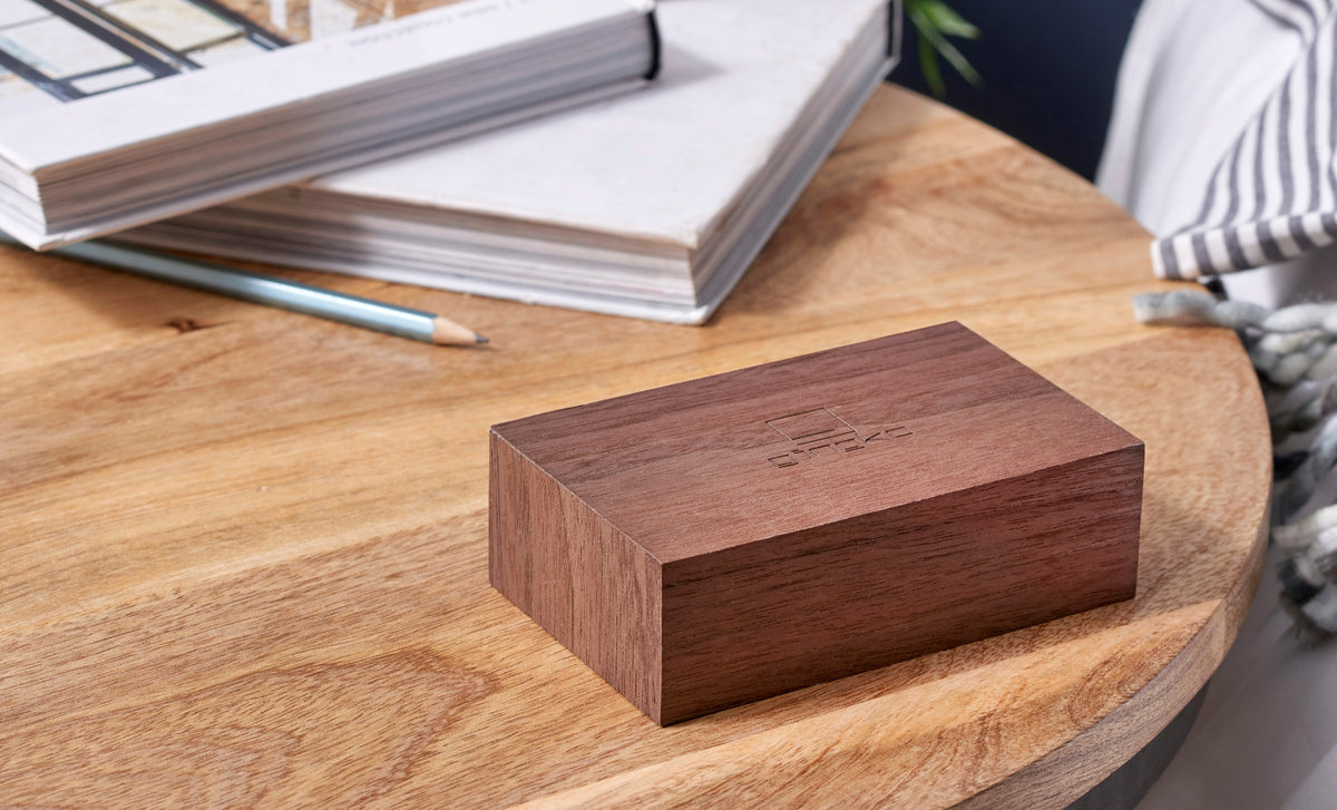Gingko Design Digitalwecker – Schlummerfunktion, USB, 11,5 × 3,3 × 7,0 cm, Walnuss, Holz