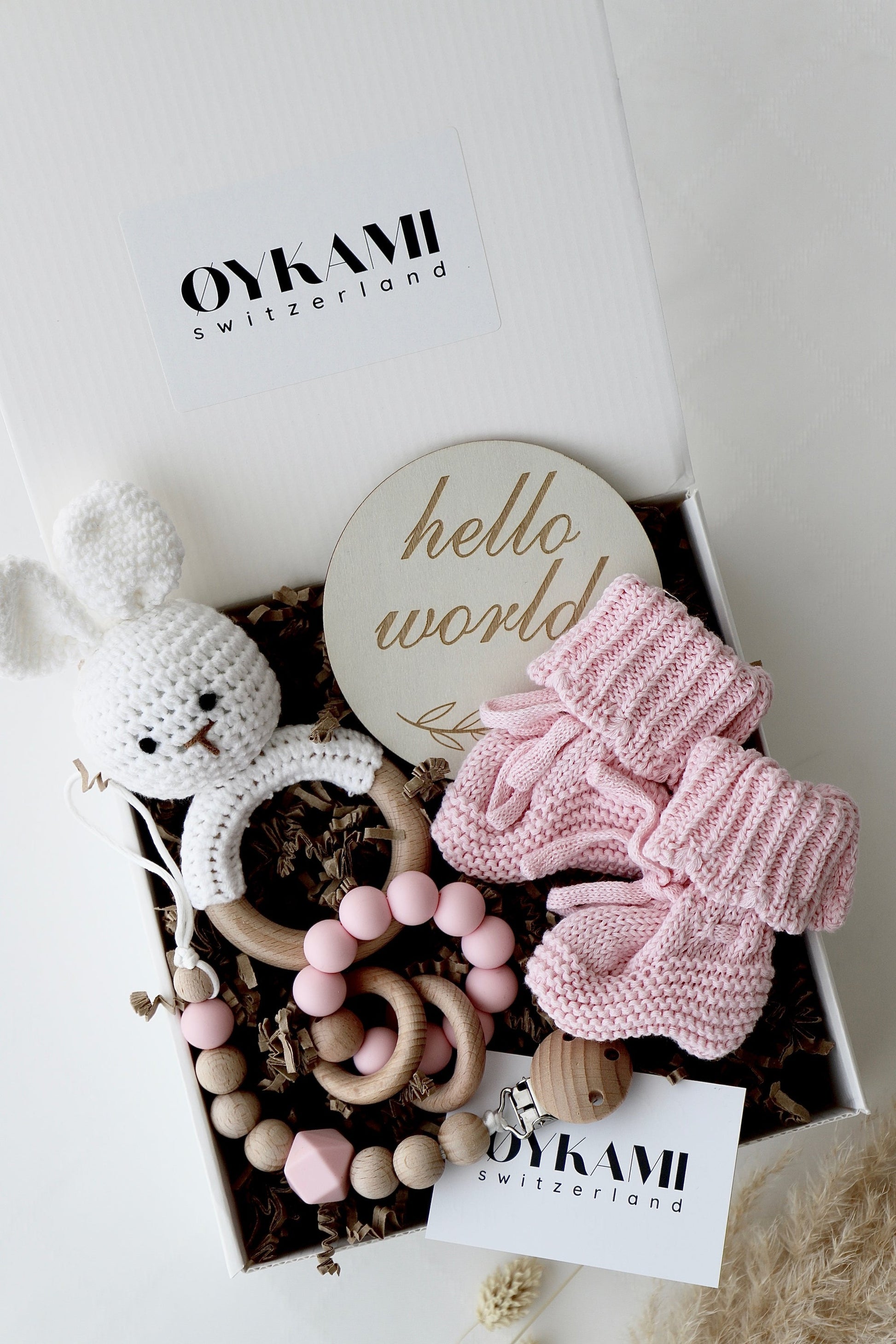 OYKAMI Plüschtier Hase – Geschenkbox mit Beissring, Schnullerkette – Rosa – ab 0 J.
