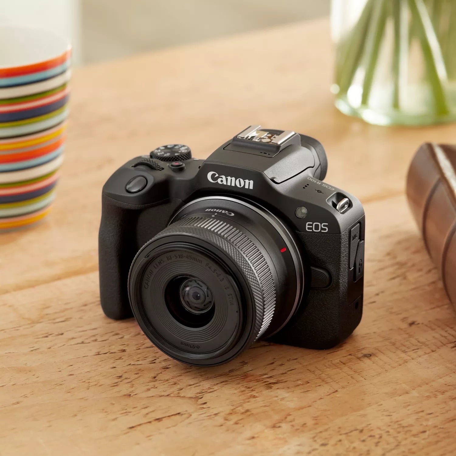 Canon EOS R100 Kit RF-S 18–45mm f/4,5–6,3 IS STM – APS-C, 24,1 MP, 4K, schwarz