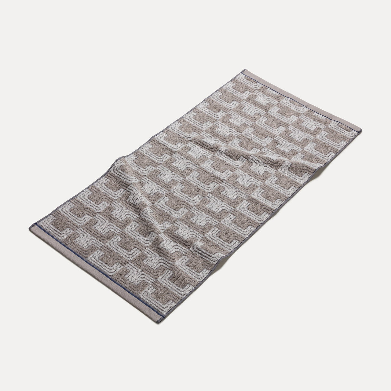 MÖVE Duschtuch Geometric Shapes Texture – 67 × 140 cm, Beige/Grau, 100% Baumwolle, 530 g/m²