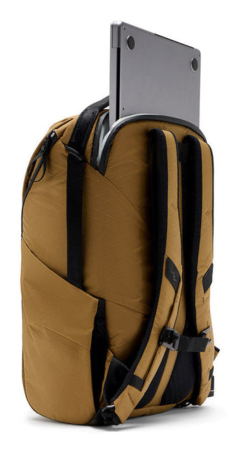 Peak Design City-Rucksack Everyday Backpack v2 – Nylon/Polyester – Coyote, 330 × 460 × 210 mm