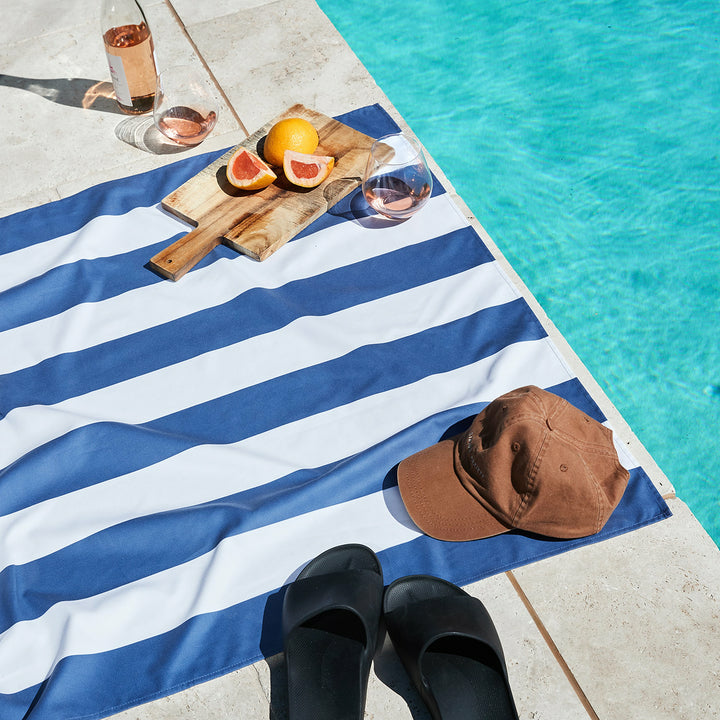 Dock & Bay Strandtuch CABANA – 90 × 160 cm, Weiss/Dunkelblau, Polyamid/Polyester
