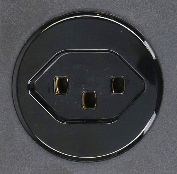 Max Hauri AG Max Hauri Power Line Steckdosenleiste – 6× T23, 1,5 m, ohne Schalter, grau/schwarz
