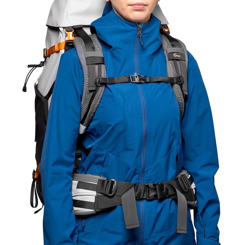 Lowepro PhotoSport Pro III Kamerucksack – 57 l, für DSLR/CSC mit montiertem 70–200 mm f/2.8 und andere