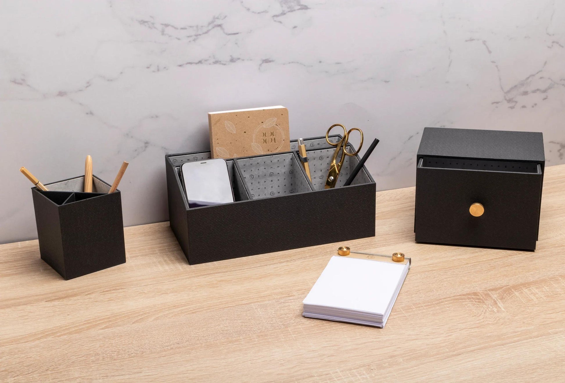 Exacompta OfficeByMe 67601E Stifteköcher – 3 Fächer, Schwarz, Karton, B 91 × H 108 × T 91 mm, 8er-Set