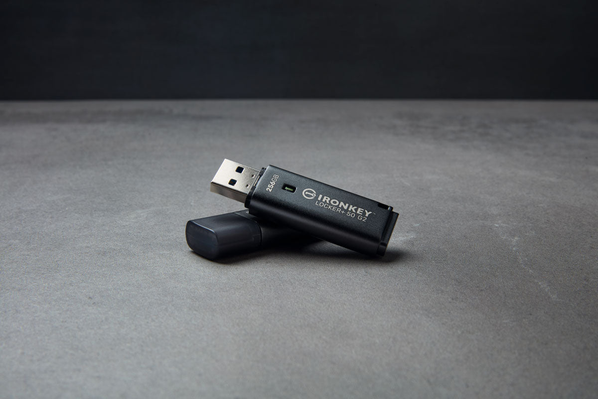 Kingston Technology Kingston IronKey Locker Plus 50 G2 USB-Stick 256 GB – USB-A 3.2 Gen 1, 145/115 MB/s, FIPS 197, AES-256