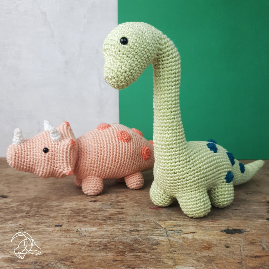 Hardicraft HC-40SM08 Häkelset Dino Brontosaurus – ca. 20 cm×27 cm, Blau, Hellgrün, 100% Baumwolle, Nadel 2,5 mm