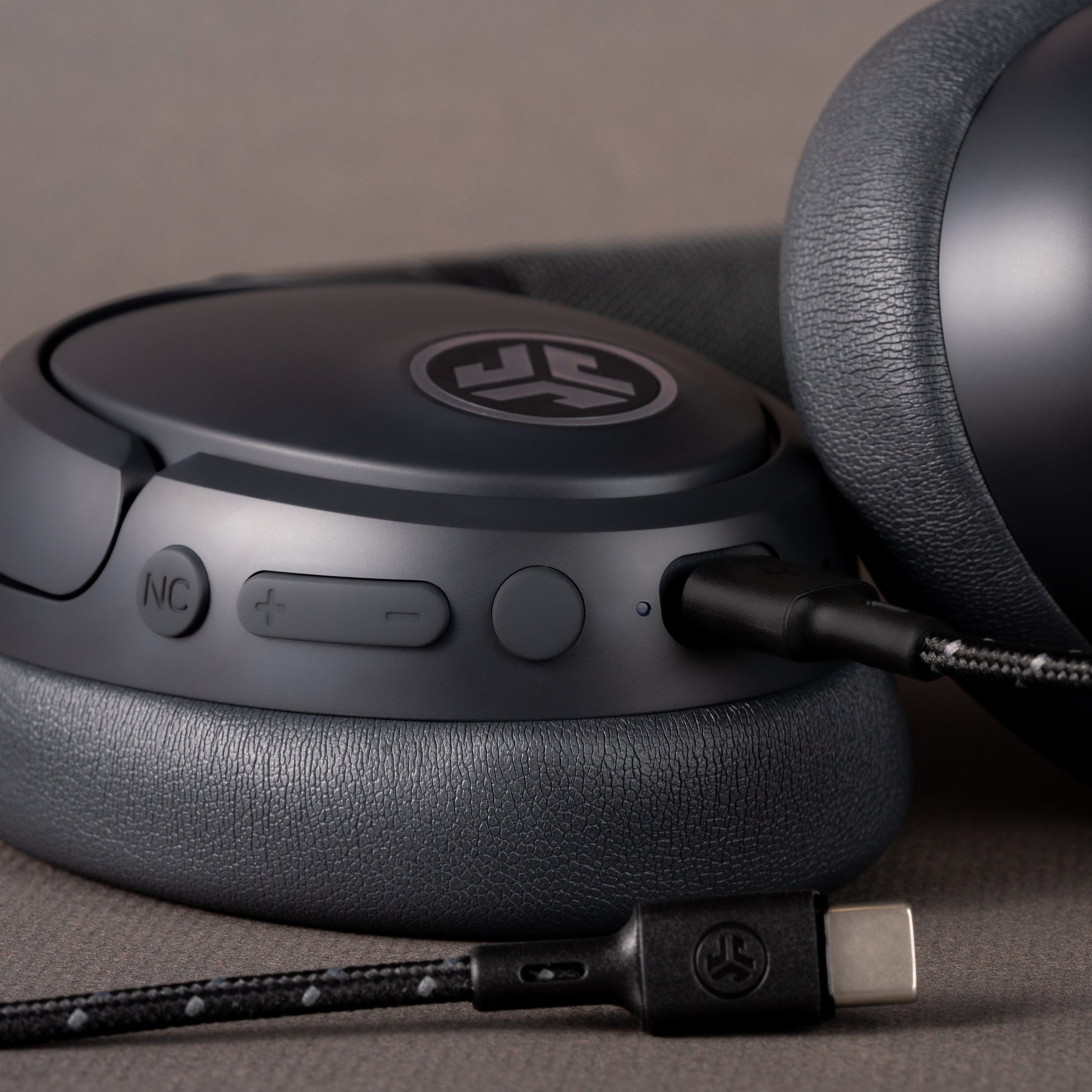JLab JBuds LUX Over-Ear Kopfhörer – Stereo, BT, ANC, Graphit, BT 5.3