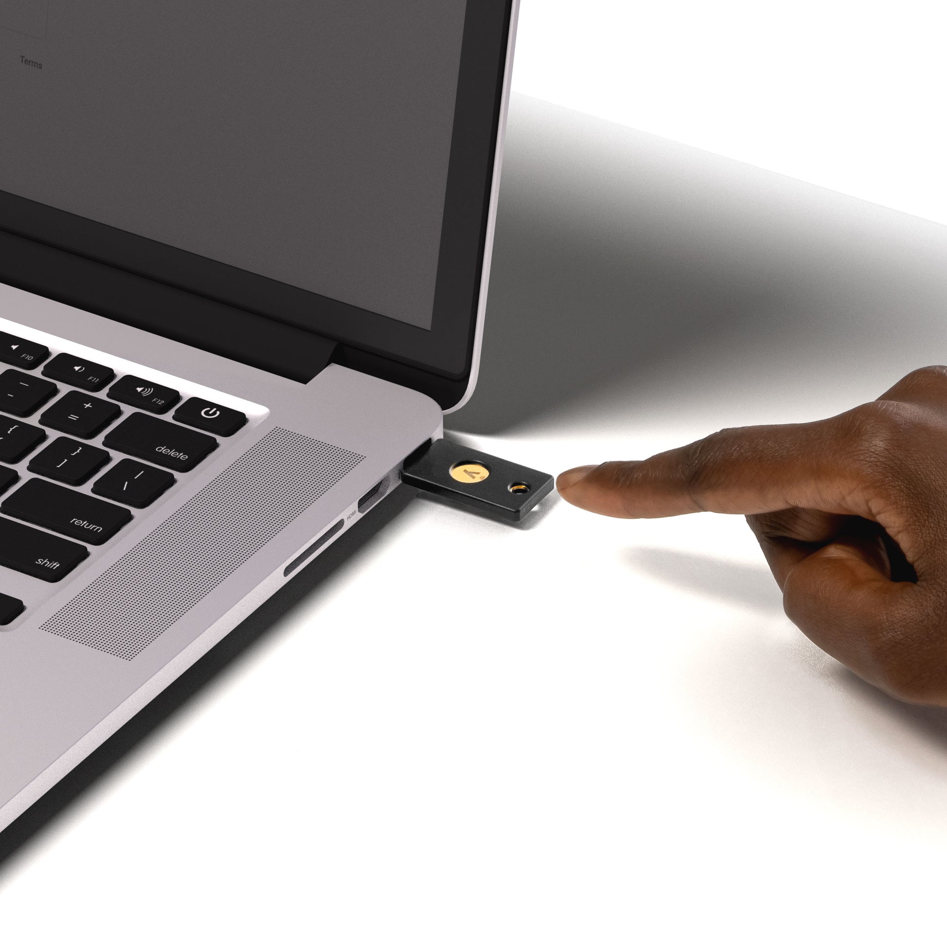 Yubico YubiKey 5 NFC FIPS USB-Sicherheitsschlüssel – USB-A – NFC – Schwarz – für Windows, macOS und mehr