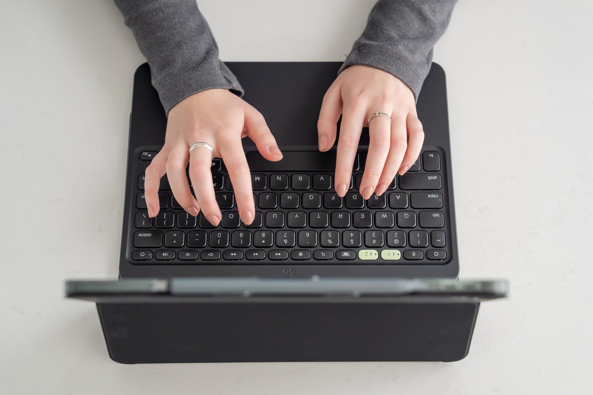 ZAGG ProKeys 2 – Tastatur, DE-Layout (DE), Schwarz – für iPad Air 11 (M2/M3)