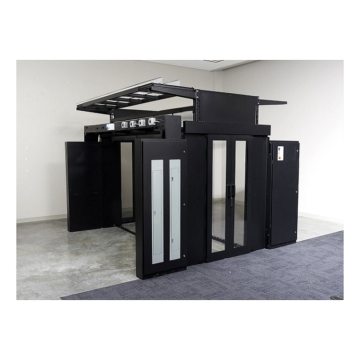 APC Bürstenleiste – 40×744×310 mm, Schwarz, cUL, CE, UL