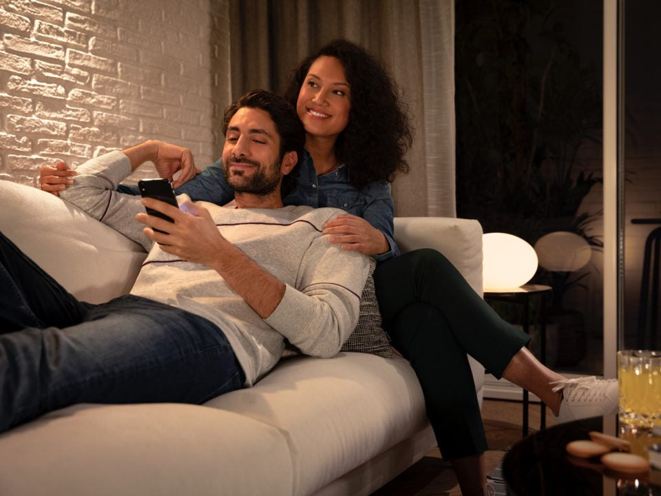 Philips Hue White LED-Leuchtmittel GU10 2er-Pack – 4,2 W dimmbar, 2700 K, für Bluetooth/Zigbee/Apple HomeKit
