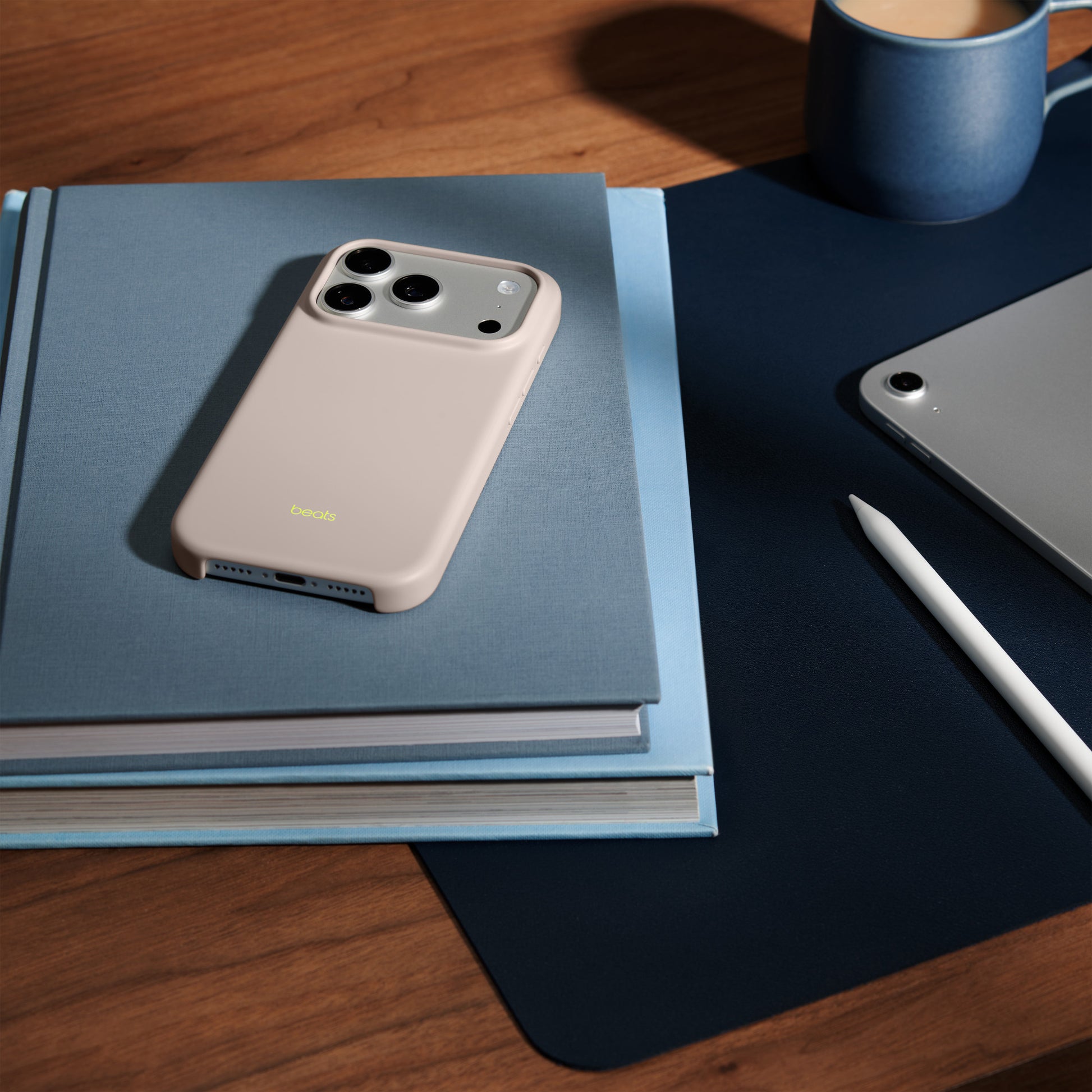 Apple Backcover – für Apple iPhone 17 Pro, MagSafe, Mikrofaser+PC, Lime Stone