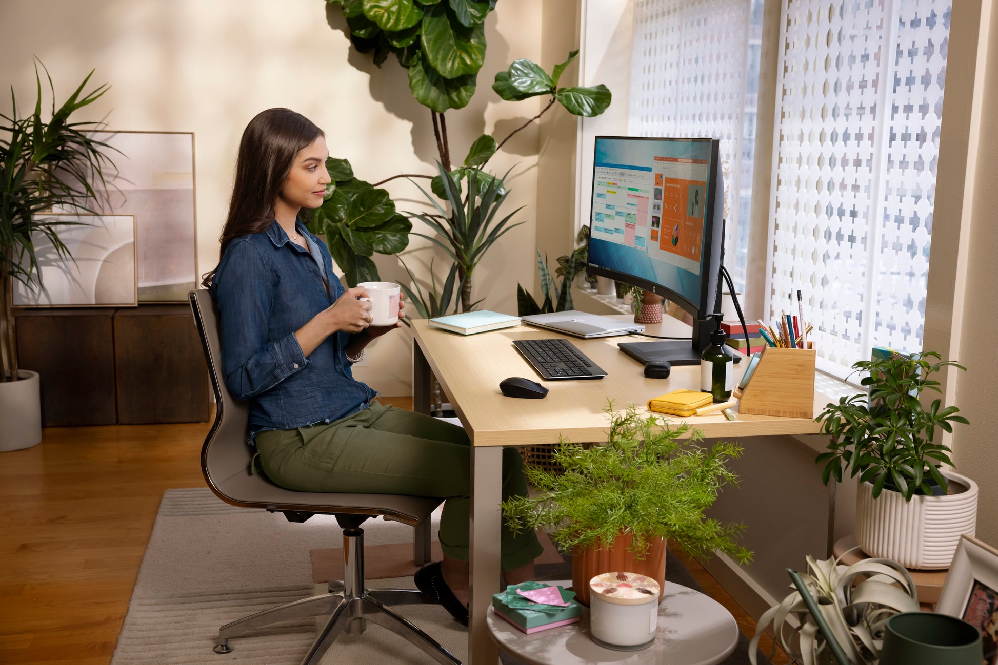 HP P34hc G4 – Monitor, 34", 3440 × 1440, VA, 60 Hz, 250 cd/m², USB-C, Lautsprecher, Schwarz