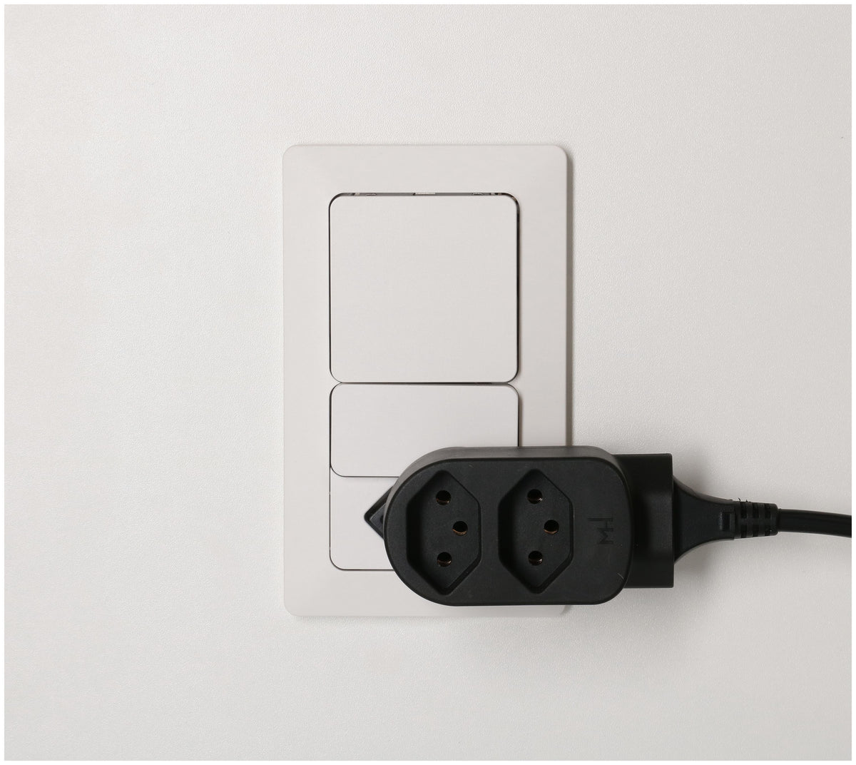 Max Hauri AG ADAPT Abzweigstecker – 2× Typ 13, 230 V / 10 A, 2300 W, drehbar 270° – Weiss