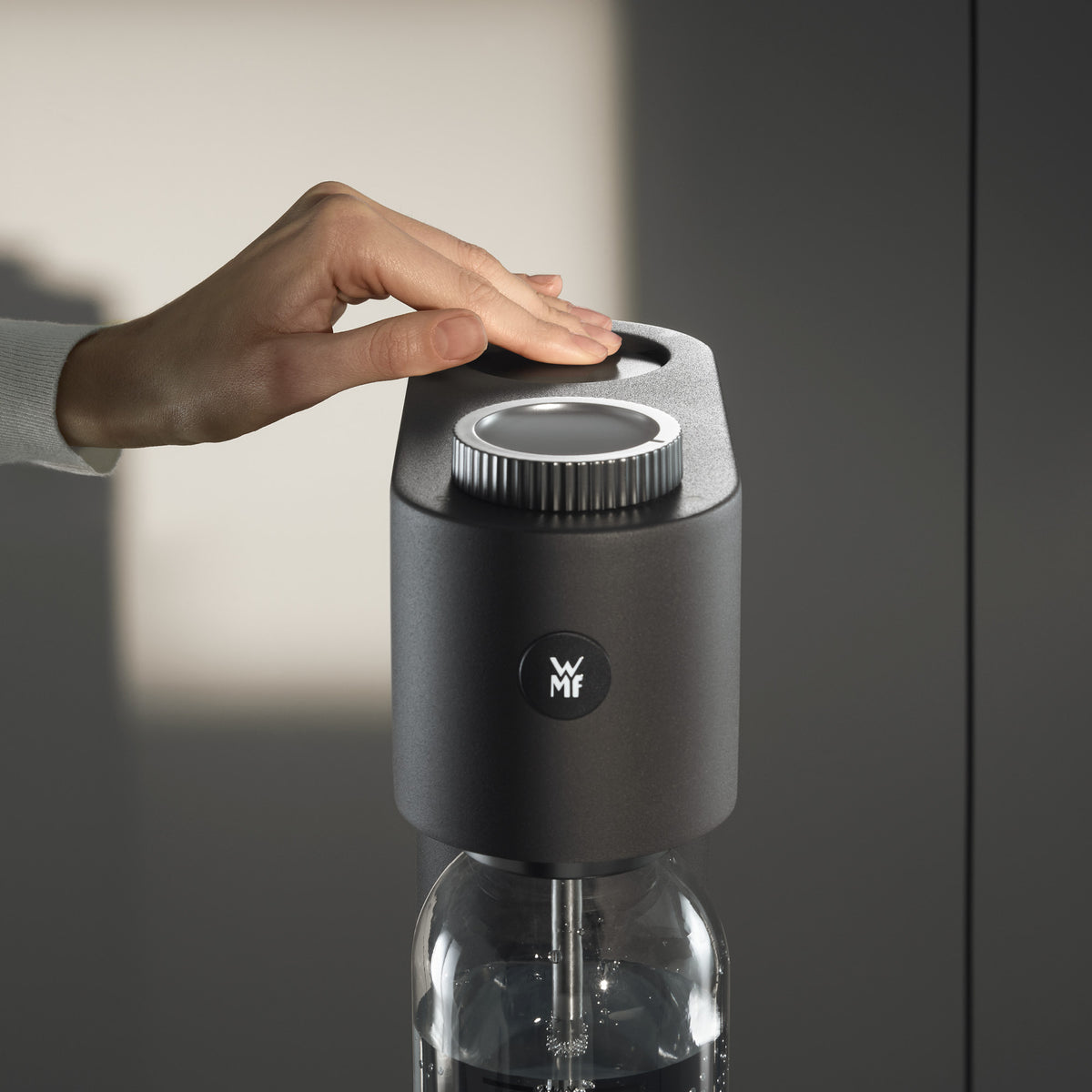 WMF Wassersprudler Element One – Edelstahl, Kunststoff, Grau