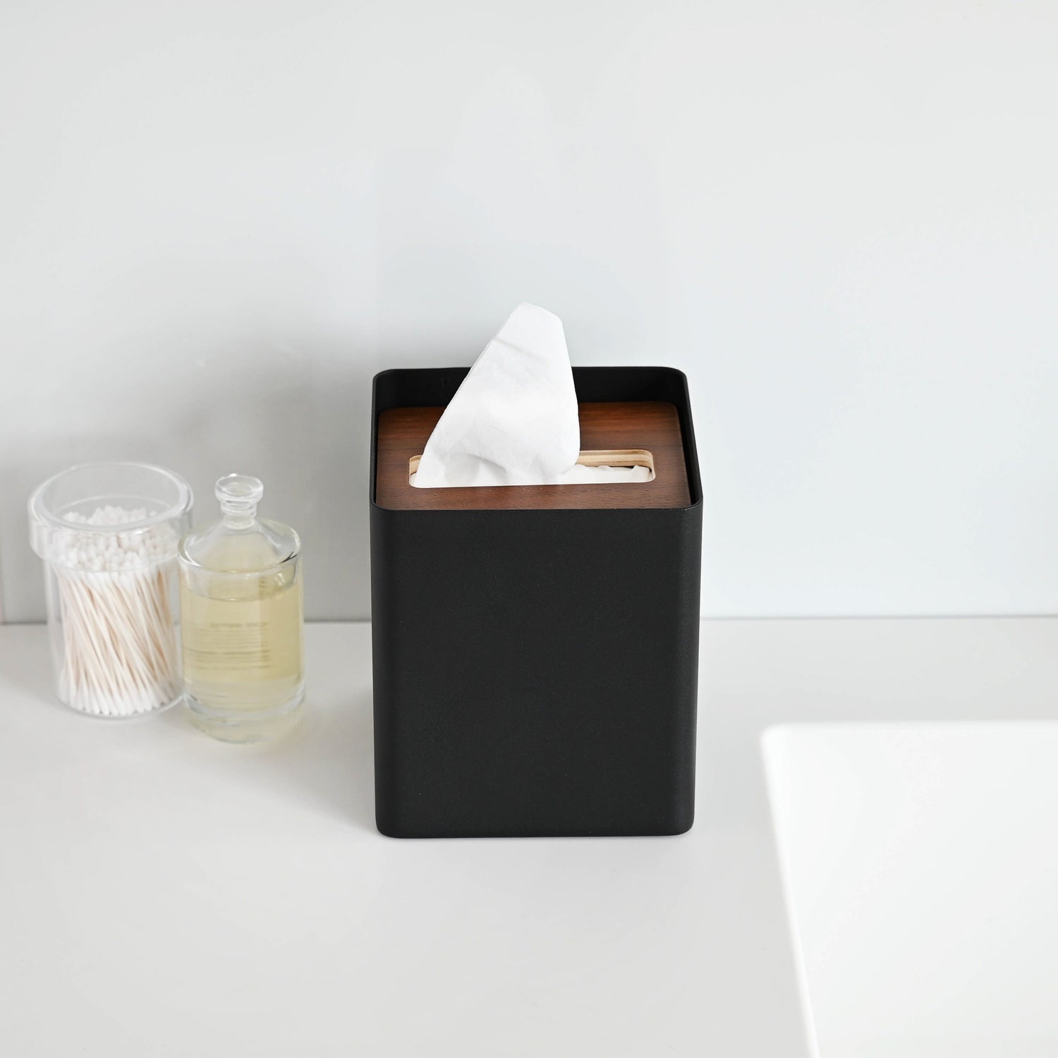 Yamazaki Kosmetiktuchbox YA05179 – freistehend, Metall/Sperrholz, 13×13×15,5 cm, Schwarz