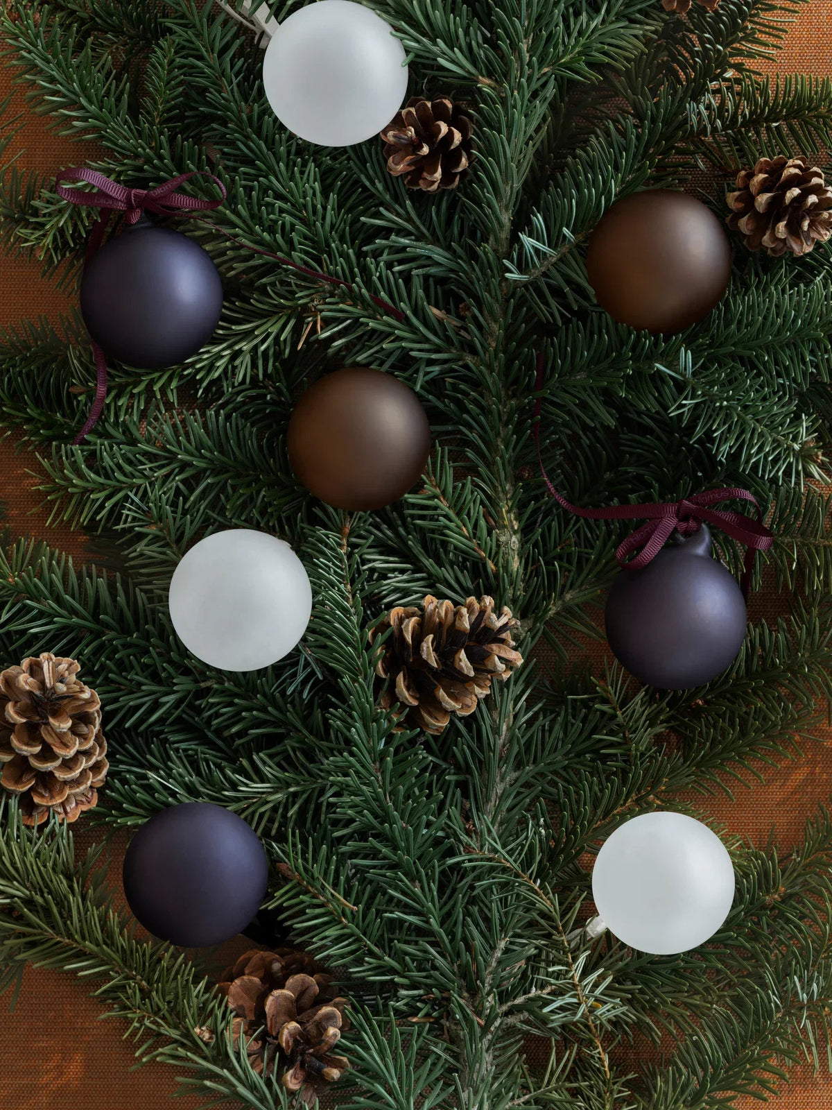 Blomus Weihnachtskugel – Ø 7 cm – Glas & Polyester, Pflaume – 4-teilig