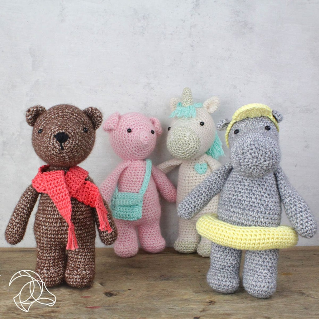 Hardicraft Häkelset Bobbi der Bär – 20 cm, Braun, 4 Stk.