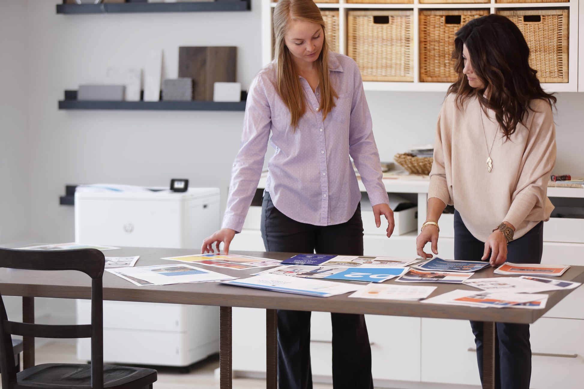 HP Unterstand – für LaserJet Enterprise M607–M609, Managed E60055–E60075 und andere