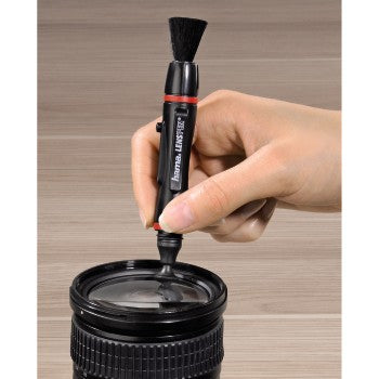 Hama Lenspen Classic Reinigungspinsel – Kunststoff/Spezialsamt, 13 mm breit – Schwarz