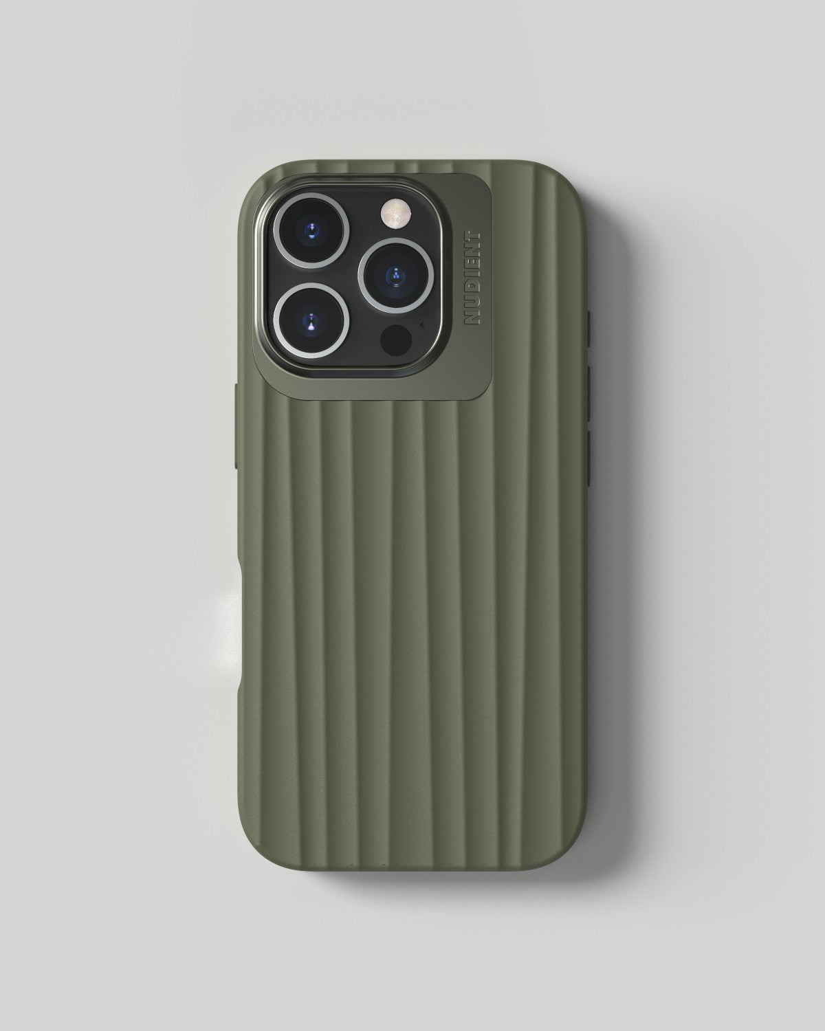 Nudient – Backcover Bold – für Apple iPhone 16 Pro – Olive – MagSafe-kompatibel