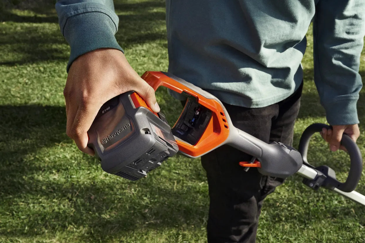 Husqvarna Rasentrimmer 215iL – Schnittbreite 31 cm, 36 V, 2,9 kg, Nylonschnur, ohne Akku