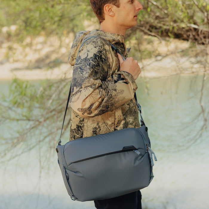 Peak Design Everyday Sling 10 l Umhängetasche – Aluminium/Nylon – für Laptops bis 12″, DJI Mavic und andere – Blau