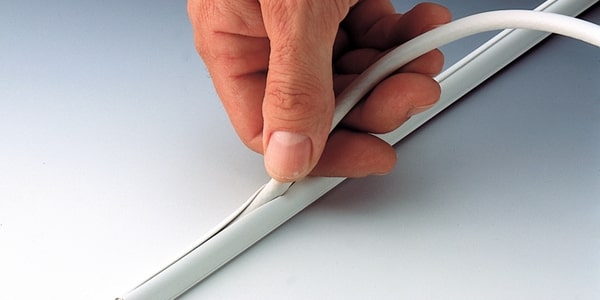 Cablefix Wandkanal – 1 m – Kunststoff – Weiss, selbstklebend, 4 Stk., für Kabel Ø 7 mm